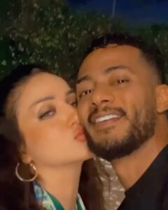 Mohamed Ramadan Instagram - انتي مفيش غيرك .. اللي تكوني في بيتي .. ياللي وانتي جنبي مش محتاج لدوول 🥰❤️ Valentine's Day My Love Egypt