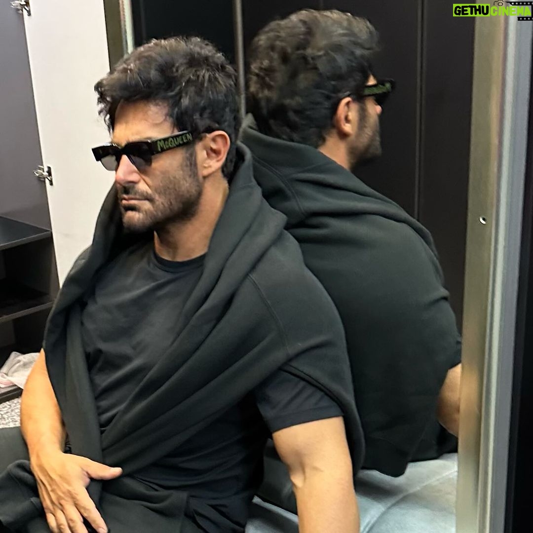 Mohammadreza Golzar Instagram - جادويي كه دنبالشی تو كاريه كه داری ازش پرهيز ميكنی