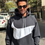 Mohammadreza Golzar Instagram - فقط وقتی به عقب نگاه کن که بخوای ببینی چقدر راه اومدی … Only look back to see how far you’ve come …