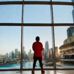 Mohammadreza Golzar Instagram – من برای تمام آدم‌ها حالِ خوب آرزو می‌کنم،
برای تمام قفل‌ها کلید،
و برای تمام دل‌ها آرامشی که تمام نشدنی باشد.
من برای تمام آدم‌ها آرزو می‌کنم که عاشق شوند، عاشق آدم‌ها و چیزهای خوب؛ آرزو می‌کنم هر صبح که چشم باز کردند، به اشتیاق هدفی لبخند بزنند، تلاش کنند و امیدوار باشند به رسیدن…
آرزو می‌کنم برای تمام آدم‌ها که زندگی کنند، که آرام باشند، که نگران نباشند.
آرزو می‌کنم همه یک‌نفر را داشته‌باشند که دوستشان داشته‌باشد، که بگوید؛ نگران چیزی نباش، درستش می‌کنیم…
آرزو می‌کنم عمرها طولانی باشد و زیستن‌ها عمیق! که آدم‌ها عمیقا زندگی کنند.
آرزو می‌کنم روزی برسد که همه به آرزوهاشان رسیده‌باشند…
و شهر پر باشد از آدم‌های آرام و خوشبختی که هیچ آرزویی ندارند.

#نرگس_صرافیان_طوفان