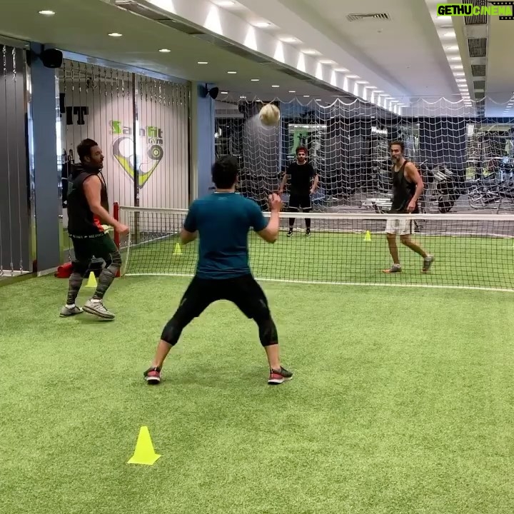 Mohammadreza Golzar Instagram - @javadkazemian @samfit.gym @dadyarrr 💪🏼❤️