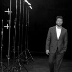 Mohammadreza Golzar Instagram - جا نزن ! جسور باش… این قانون ارتفاع است ؛ هرچه اوج می گیری ؛ باد و باران ، بی رحم تر می شود و نفس کشیدنت سخت تر ! تو اما محکم باش ! نه به زمزمه ی پرنده های پایین دست ، توجهی کن ، نه هیاهوی لاشخورهای حسود ! عقاب باش ! ارتفاعات بالا ، جای پرنده های ضعیف نیست !