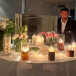 Mohammadreza Golzar Instagram - سلام سال ۱۴۰۰ بالاخره تموم شد هممون سال سختی رو گذروندیم ؛ خیلی از عزیزانمون رو به واسطه بیماری از دست دادیم که جای خالی شون رو کنار سفره امسالمون حس میکنیم ، برای همه شما مردم صبور بهترین آرزوها و پررنگ ترین امیدها را از خدا میخواهم . عزیزانم باید از همه شما که سال گذشته مثل سال های قبل تر همراهم بودین تشکر کنم این حضور رو لطف خدا به خودم میدونم و قدردان محبت تک تک شمام از همه کسانی که بهم نقد داشتن و باعث شدن دقیق تر و با حساسیت بیشتری ادامه بدم ممنونم ، امیدوارم همه ما در مسیر رشد و آگاهی باشیم و برای هم خوبی بخواهیم. الان دیگه یک قرن تموم شد و این یک آغازی دیگر است. چه بهانه ای برای شروع بهتر از عید عیدتون مبارک سال نوتون سبز قرن جدیدتون به خوشی…