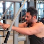 Mohammadreza Golzar Instagram – ‎🌟هفت کلید طلایی آرامش 🌟در ارتباطات:👌🔑یک:قضاوت دیگران تاثیری بر زندگی من ندارد.👌🔑دو ;مردم وظیفه ندارند مرا درک کنند.👌🔑سه;من مسئول اصلاح یا تربیت کردن دیگران نیستم.👌🔑چهار:<از کسی در برابر لطفی که به او می کنم توقعی ندارم وگرنه این لطف را در حق او نمی کنم🔑پنج:<كساني که رفتارناجوانمرادنه با من داشته اند توسط کاینات مجازات خواهند شد هرچند که من هرگز متوجه این نشوم.<🔑شش: دنيا سخاوتمند تر از آن است که موفقیت کسی راه موفقیت مرا تنگ کند.👌🔑هفت ملاک من رفتارشرافتمدانه و انسانی است نه مقابله به مثل.
