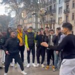 Mohammed El Amine El Khayari Instagram - Los italianos 🇮🇹 verifican mi freestyle!! Y tú? 😏 #freestyle #barcelona #skills #rambla La Rambla, Barcelona