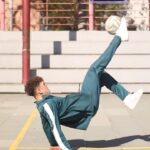 Mohammed El Amine El Khayari Instagram - EL JUEGO DE LAS FIGURAS ‼️ 🟢🔺⭐️ ☂️ El juego del calamar! 🦑 Espisodio 2... Mohflix.fs 📺 @anas.freestyle 🤝 #juegodelcalamar #squidgame #netflix #freestyle #skills #barcelona #fslife #free #style