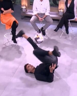 Mohammed El Amine El Khayari Instagram - Hoy dando unos toques en @tv3cat ‼️📺 Alhamdulilah por todas las oportunidades que se nos van brindando. #tv3 #mohafs #freestyle #tv #show