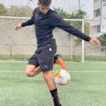 Mohammed El Amine El Khayari Instagram - Una vez más me decanto por las PUMA FUTURE para entrar al campo ⚽️🔥 Que nota les pones del 1 al 10? 🤔 @pumafootball @elcorteingles Barcelona, Spain