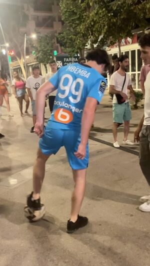 Mohammed El Amine El Khayari Instagram - ataque o contraataque? 😏⚡️ #skills #marseille #sch #panna #nutmeg #caño #mohafs #freestyle #salou #🇫🇷