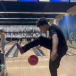 Mohammed El Amine El Khayari Instagram – cuando llevas a un freestyler por primera vez a la bolera 🎳🤣 
–
–
–
–
#skills #bowling #reto #challenge #mohafs #freestyle Girona, Catalunya, España