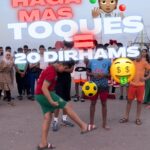 Mohammed El Amine El Khayari Instagram – QUIEN HAGA + TOQUES = 20 DÍRHAMS 🤑💰 etiqueta a ese amigo que ganaría este reto 🌟⚽️ #mohafs #freestyle #reto #nador #challenge #🇲🇦 #morocco Mar Chica : Cornich