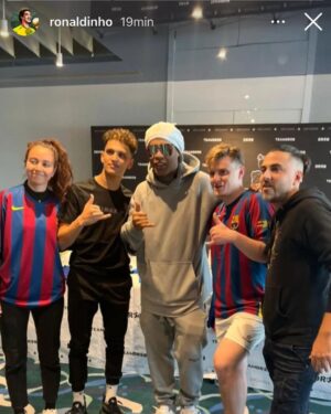 Mohammed El Amine El Khayari Instagram - Freestyle con @ronaldinho ‼️🔥 Todos los que jugamos a fútbol desde pequeños sabemos lo que es conocer y compartir un rato con este hombre! Alhamdullah por esta experiencia ❤️