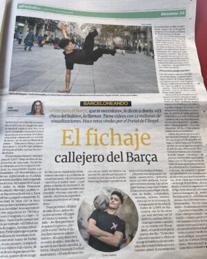 Mohammed El Amine El Khayari Instagram - Hoy hemos salido en el periódico “el fichaje callejero del Barça” 🗞️📈 quien quiera ver el artículo está en la web de @elperiodico_cas 
Fotos hechas por @zowyvoeten