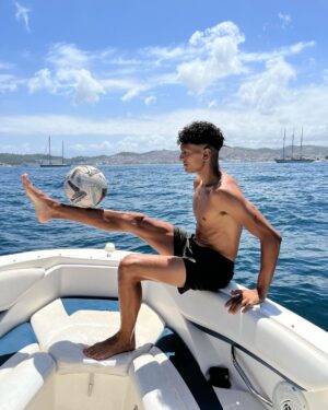 Mohammed El Amine El Khayari Instagram - día top con los chavales con @casara_marina_smir !! muy recomendable el servicio que ofrecen ‼️ volvemos seguro in shaa allah 🦾🚤