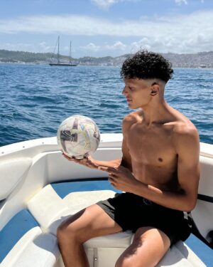 Mohammed El Amine El Khayari Instagram - día top con los chavales con @casara_marina_smir !! muy recomendable el servicio que ofrecen ‼️ volvemos seguro in shaa allah 🦾🚤
