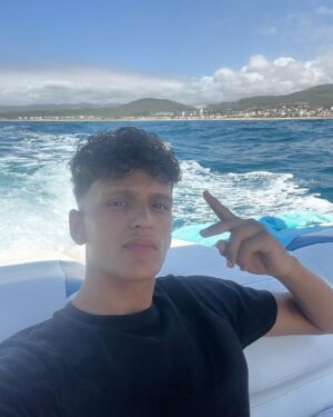 Mohammed El Amine El Khayari Instagram - día top con los chavales con @casara_marina_smir !! muy recomendable el servicio que ofrecen ‼️ volvemos seguro in shaa allah 🦾🚤