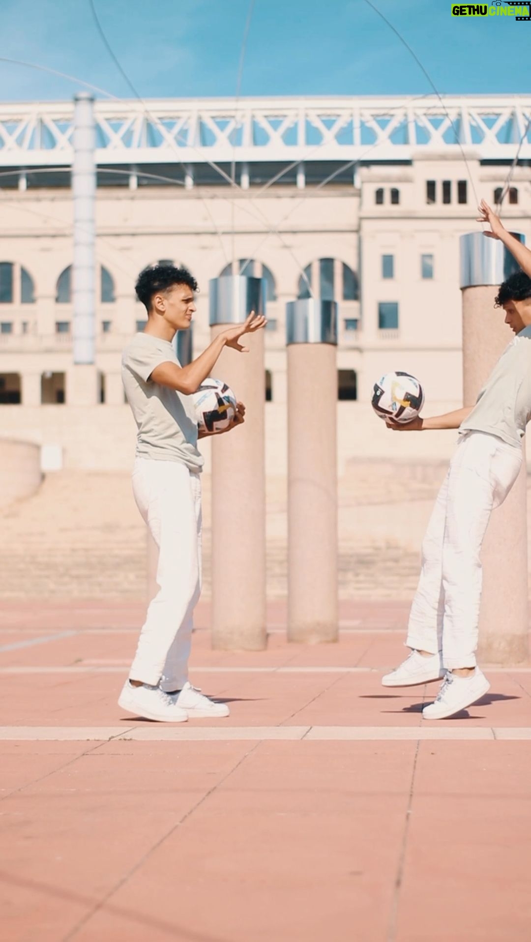 Mohammed El Amine El Khayari Instagram - J’te présente mes sept potos ceux avec qui j’vais pas t’rater ⚽️⚽️⚽️⚽️⚽️⚽️⚽️ hahaha @rkofficiel_77 #freestyle #edit #creativecontent #skills #mohafs Barcelona, Europe