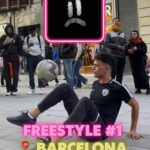 Mohammed El Amine El Khayari Instagram - No me gusta llamar la atención pero entre que el balón y la música 😅 modo automático haha #bcn #fslife #freestyle #skills Portal de l'Àngel