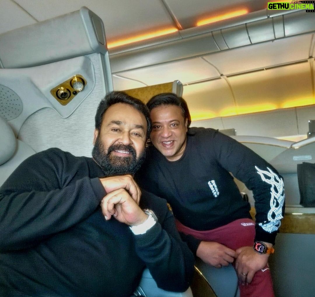 Mohanlal Instagram - Happy Birthday, dear @sameer_hamsa ! Cheers to another year filled with more fun and memories. May God bless you.
