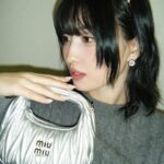 Momo Hirai Instagram - MiuMiuHoliday❤️🎄 #MiuMiu #MiuMiuHoliday #MiuWander #MiuMiuIconBag #PR #JAPAN
