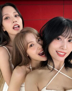Momo Hirai Instagram - 🌝🌝🌝