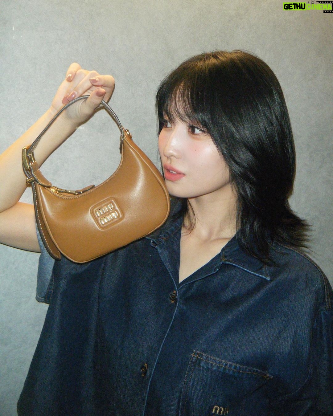 Momo Hirai Instagram - 🤍🤎 @miumiu #MiuMiu #PR #JAPAN