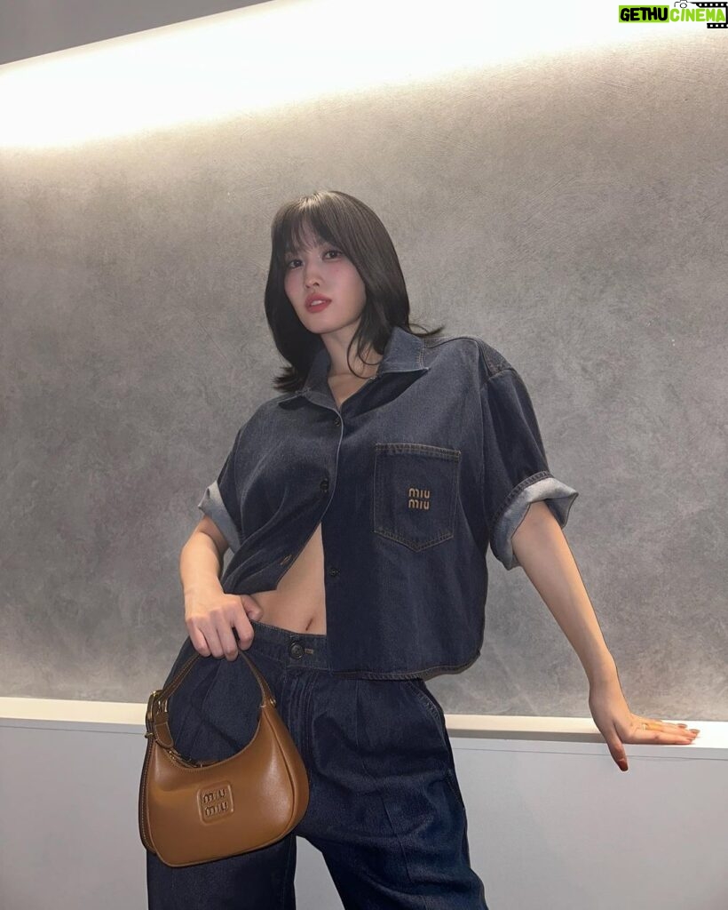Momo Hirai Instagram - 🤍🤎 @miumiu #MiuMiu #PR #JAPAN