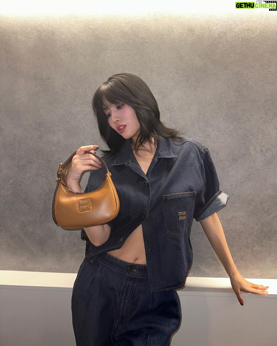 Momo Hirai Instagram - 🤍🤎 @miumiu #MiuMiu #PR #JAPAN