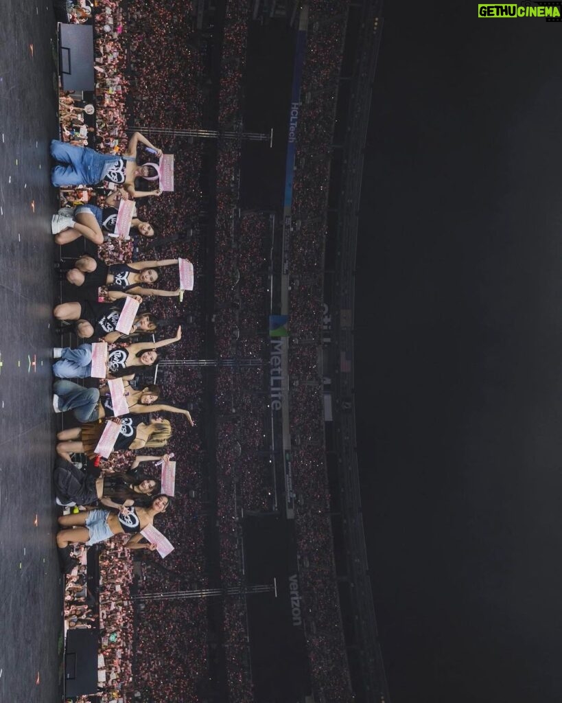 Momo Hirai Instagram - Metlife stadium🩶 Metlife Stadium