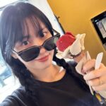 Momo Hirai Instagram - 엄마아빠가열심히찍어준사진📹🦋