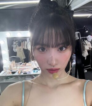 Momo Hirai Instagram - 🌻🩷🐥