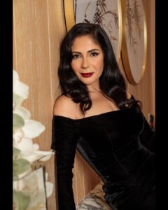 Mona Zaki Instagram - Yesterday’s اصحاب ولا اعزّ Premiere look ♥️ Special thanks to my lovely team🙏🙏 Stylist: @cedrichaddad Dress: @sandynourofficial Bag: @sarahsbag Shoes: @aquazzura @etoilelaboutique Hair: @rafifazaa Makeup: @ojmakeupartist Photograher: @rolandhaddad_