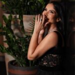 Mona Zaki Instagram – @bulgari ✨ #edenthegardenofwonders 

Shot by the talented @adsshot ♥️

My amazing team ♥️♥️🙏🙏
Styled by @cedrichaddad 
Hair @rafifazaa 
Makeup @ojmakeupartist 

Dress: @rasario via @netaporter

Managed by @ginger__tm