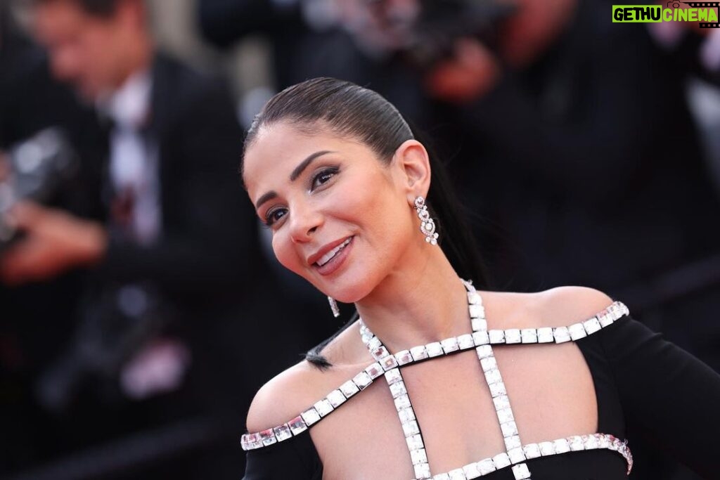 Mona Zaki Instagram - It’s always good to be back to @festivaldecannes The 75th edition of Cannes , I really enjoyed being there with @lorealparis and meeting all the amazing filmmakers and strong women ♥️🙏 Thanks to the great team behind my look ♥️ Stylist: @cedrichaddad Dress: @georgeshobeika Jewelry: @bulgari Hair: @ilhammestour Makeup: @elladasatoueva Talent managment : @ginger__tm