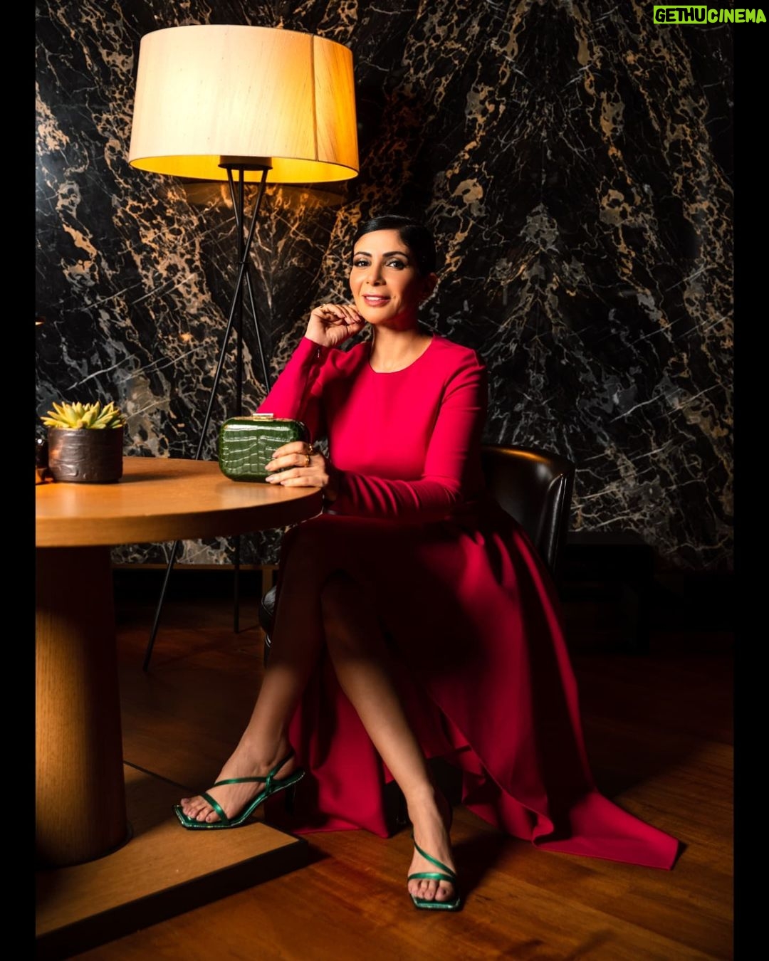 Mona Zaki Instagram - More from yesterday's evening @lorealparis ❤️ Dress: @oscardelarenta via @netaporter Stylist: @cedrichaddad Jewelry: @byrashamansour Bag: @sandraj_handbags Makeup: @ania.poniatowska Hair: @rafifazaa Photographer : @rolandhaddad_ Ain Dubai by Dubai Holding