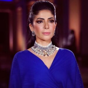 Mona Zaki Instagram - ‎من مشاركتي في موكب نقل المومياوات الملكية.. شكر خاص لكل فرد من الفريق اللي ساعدني عشان أظهر بالإطلالة اللي نالت إعجابكم وكانت على قد ثقتكم Styled by : @maigalal & @kazzam1963 Dress : @yasmine.yeya @maisonyeya Makeup : @monagamalofficial Jewellery: the great @azzafahmy Hair : @mahmoud_hair_stylist