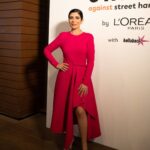 Mona Zaki Instagram - I am always proud to be part of this initiative ❤️ Tonight's @lorealparis live projection Stand up against harassment... Take course now https://www.standup-international.com/mena/en/ It was a pleasure meeting the beautiful @evalongoria Dress: @oscardelarenta via @netaporter Stylist: @cedrichaddad Jewelry: @byrashamansour Makeup: @ania.poniatowska Hair: @rafifazaa Photographer : @rolandhaddad_ Ain Dubai by Dubai Holding