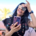 Mona Zaki Instagram – A very special gift from Samsung! Check out my new #GalaxyZFlip 
I love its outstanding design that easily fits into my pocket, or bag @samsungegypt