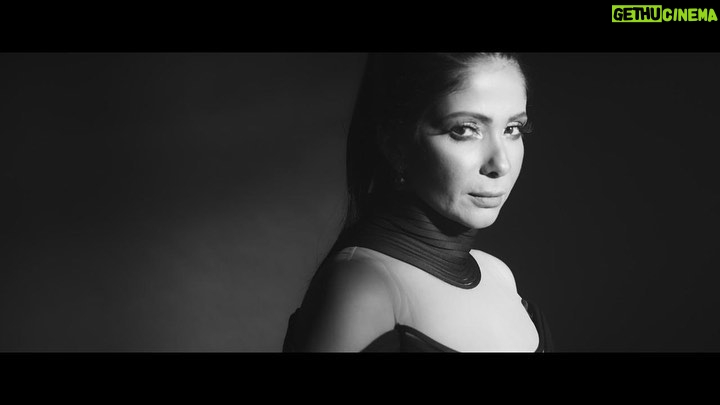 Mona Zaki Instagram - نمرة اتنين .. مشروع درامي مختلف هتشوفوه قريب على منصة شاهد @shahid.vod @producersfilms #nemra_etnien Styled by @maigalal Dress @villababoushka @flarepr Make-up by @monagamalofficial Hair by @alsagheersalons @shady_hair_stylist