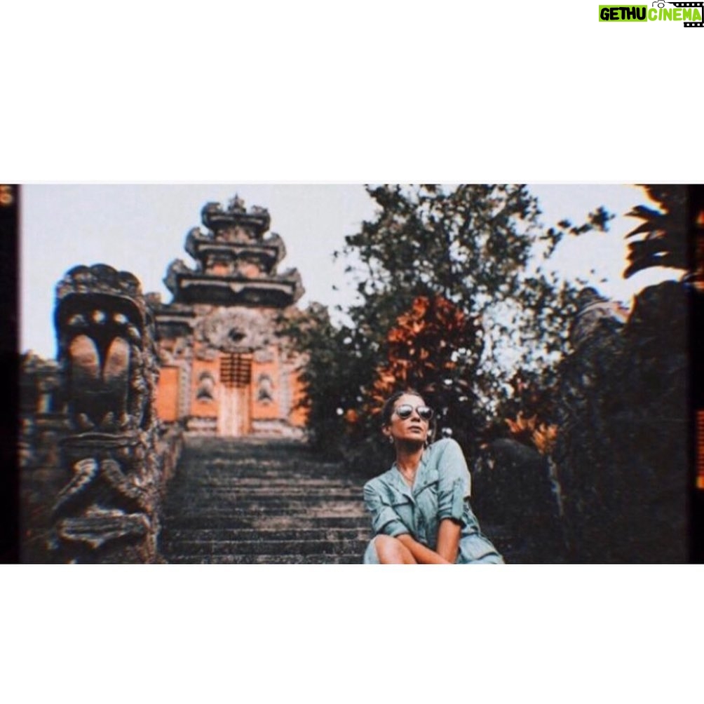 Mona Zaki Instagram - Throwback from my beautiful trip to Bali...Thank you @a_zaatar for the amazing photos 🙏 Bali Indonesia