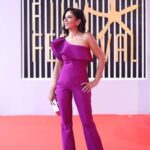 Mona Zaki Instagram - مبروك المخرج أمجد أبو العلا فيلم ستموت في العشرين يؤكد على أن السينما السودانية تفرض نفسها على الساحة الفنية، اتبسط اني اتفرجت عليه Stylist @maigalal Jumpsuit @chiarabonilapetiterobe Jewellery @carlojoaillier Bag @sarahsbag Make up @sorayashawky Hair @ashour_201__hair_styilst Photographers @hamedz199 @norayoussef_photography El Gouna