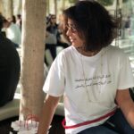 Mona Zaki Instagram - 🖐🖐🖐🖐❤❤❤ ❤❤❤ @dindin58 My fav t-shirt now. ❤❤@mennaashouman thank you