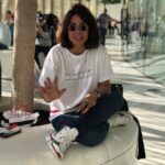 Mona Zaki Instagram - 🖐🖐🖐🖐❤❤❤ ❤❤❤ @dindin58 My fav t-shirt now. ❤❤@mennaashouman thank you