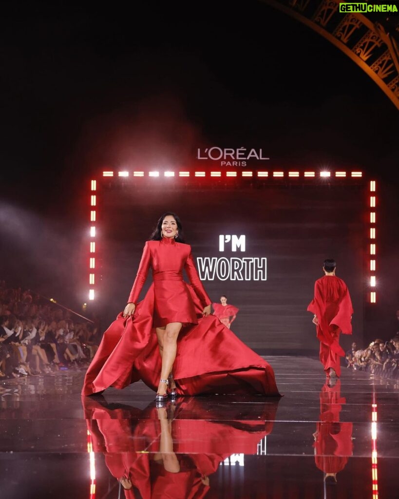 Mona Zaki Instagram - L’Oreal Paris Defile @lorealparis It was a very special day for me And you all made it extra special with all your encouragement and support ♥️♥️ Thank you 🙏🙏 A Glamorous Night Indeed ♥️ #PFW#loreal #womenofworth #parisfashionweek