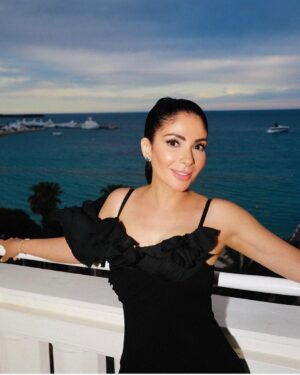 Mona Zaki Instagram - Hello Cannes 🇫🇷 
@lorealparis 

Stylist: @cedrichaddad 
Dress: @jacquemus @netaporter 
Shoes: @rogervivier 
Makeup: @delphine.ehrhart 
Hair: @antoinewauquier 
Photographer: @karlphotography