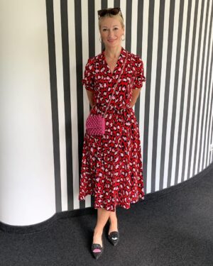 Monika Gruber Instagram - Mein derzeitiges Lieblingskleid ... in meinem Lieblingsmuster: Leo! ❤️❤️❤️ Und: Superkompatibel mit Spaghettisauce - jeder Fleck verspielt sich! Allen ein schönes Wochenende!
And remember: Dezenz ist Schwäche!!!! 😘 #Werbung #Anzeige