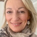 Monika Gruber Instagram – Gestatten, Person mit unbenutzter Gebärvorrichtung 🤝