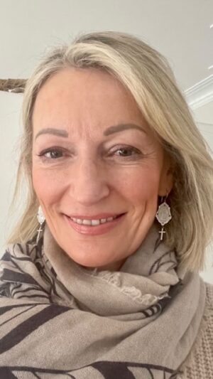 Monika Gruber Instagram - Gestatten, Person mit unbenutzter Gebärvorrichtung 🤝