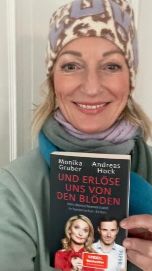 Monika Gruber Instagram - Habt Ihr auch das Gefühl, dass die Leute immer blöder werden? Mit unserem Buch „Und erlöse uns von den Blöden“, das jetzt als Taschenbuch erschienen ist, fühlt Ihr euch vielleicht weniger allein. 🤝

#buch #buchtipp #taschenbuch #monikagruber #andreashock #gesellschaftskritik