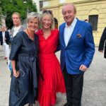 Monika Gruber Instagram - Mit herzlichem Dank an Ihre Durchlaucht, Fürstin Gloria von Thurn und Taxis, für den herrlichen Abend mit Verdis „Othello“ bei den Festspielen im zauberhaften Schloß Regensburg.